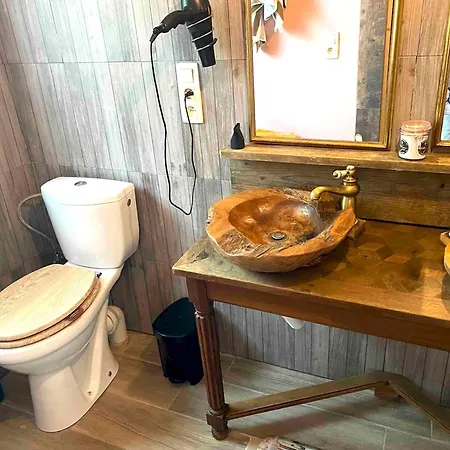 公寓 Charming In Walcourt, 30 M², With Terrace